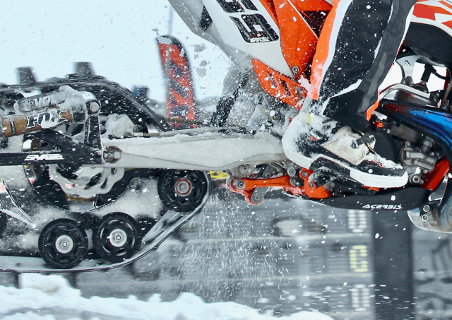 Snowbike with swingarm suspension